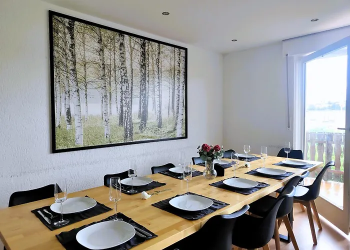 Grosszuegiges Ferienhaus In Ruhiger Lage