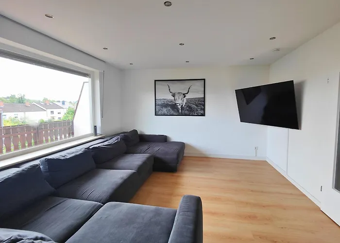 Grosszuegiges Ferienhaus In Ruhiger Lage